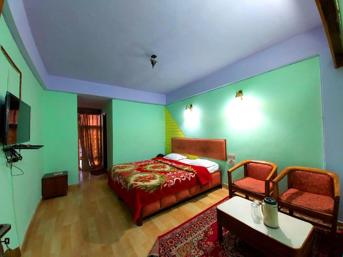 Hotel Radhe Continental Найнітал Екстер'єр фото