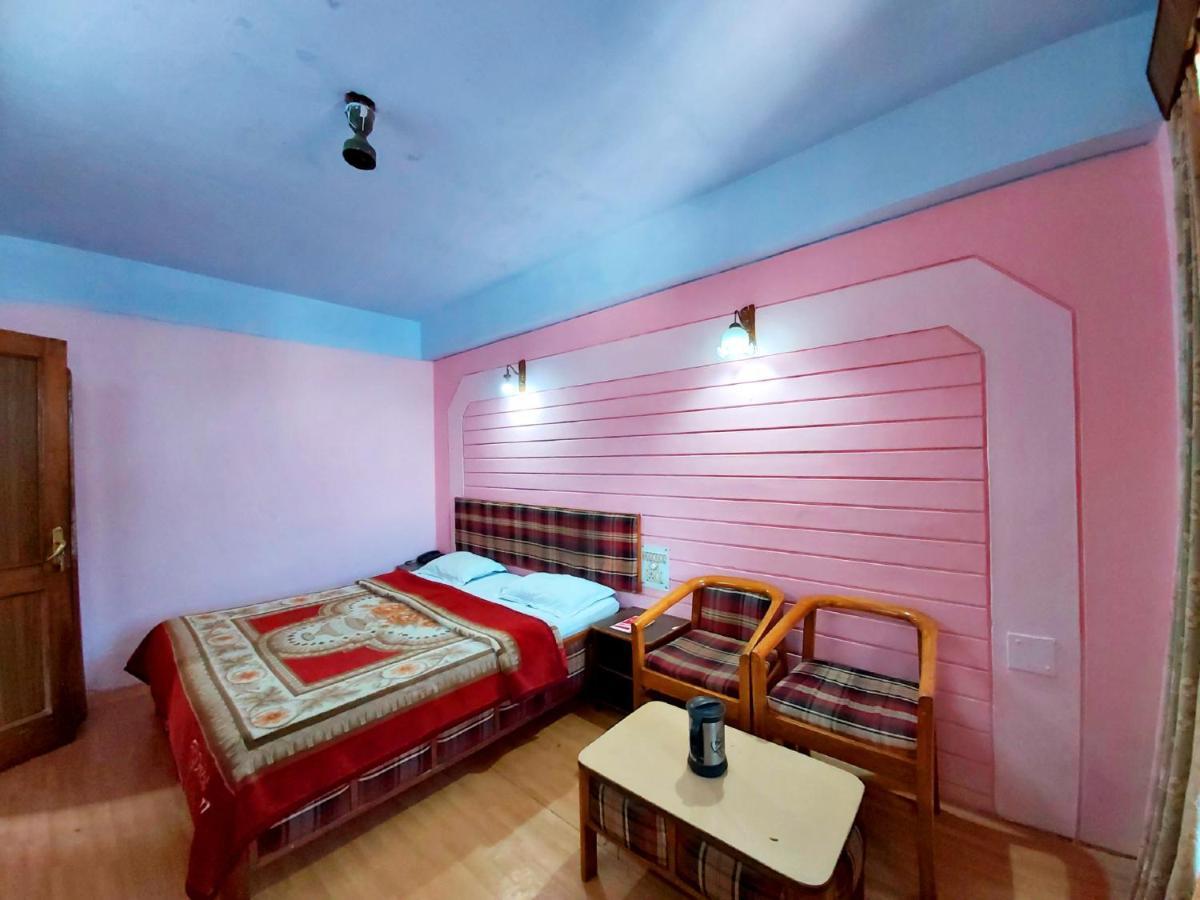 Hotel Radhe Continental Найнітал Екстер'єр фото