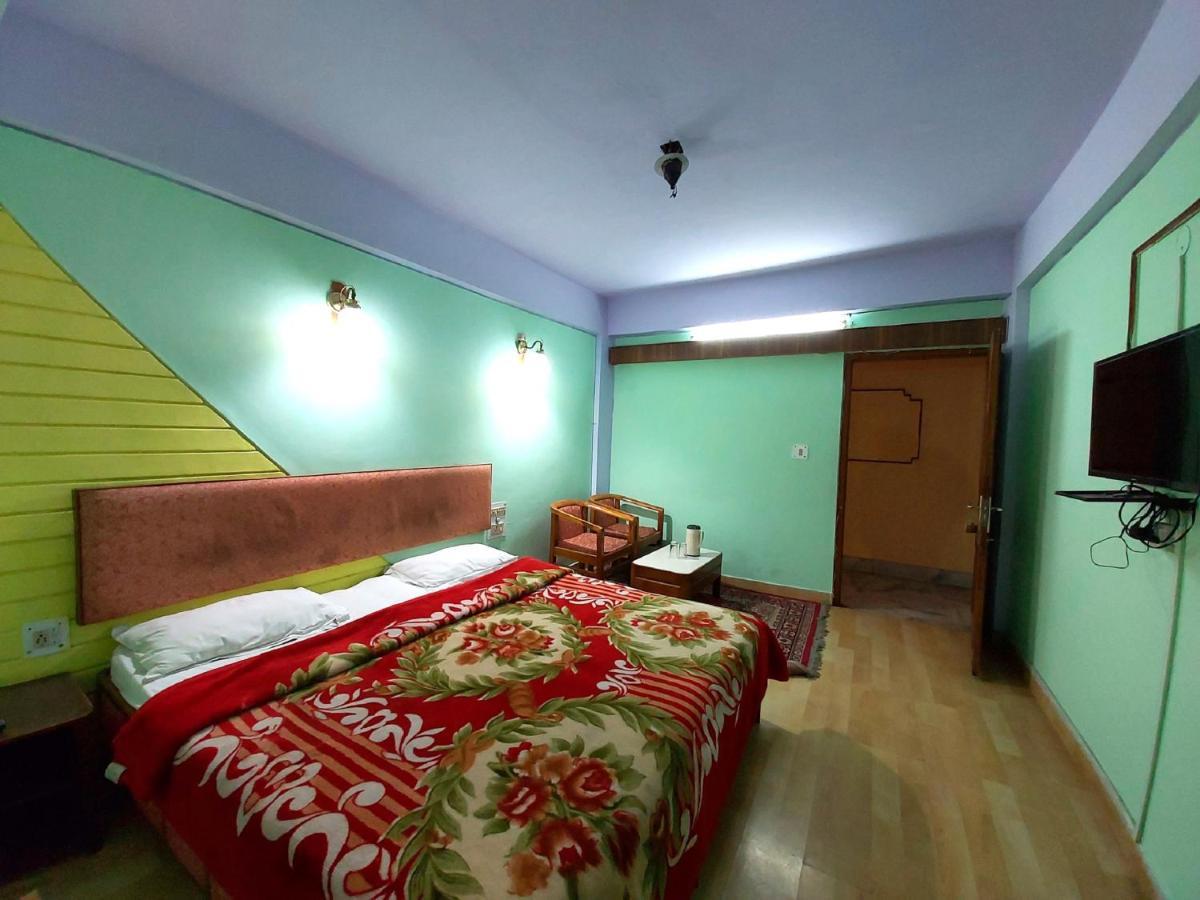 Hotel Radhe Continental Найнітал Екстер'єр фото