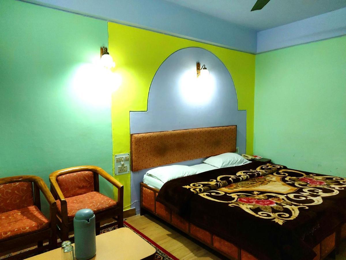 Hotel Radhe Continental Найнітал Екстер'єр фото