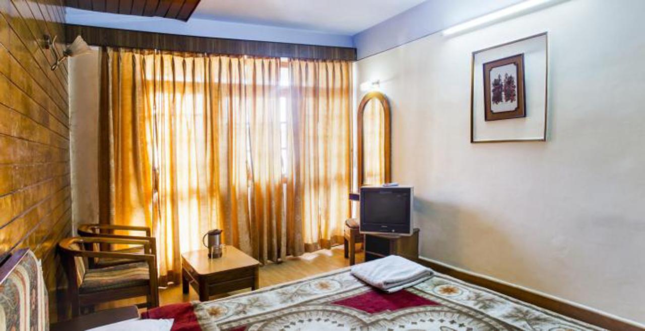 Hotel Radhe Continental Найнітал Екстер'єр фото