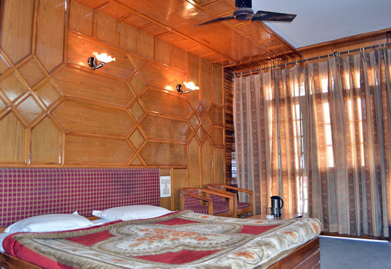 Hotel Radhe Continental Найнітал Екстер'єр фото