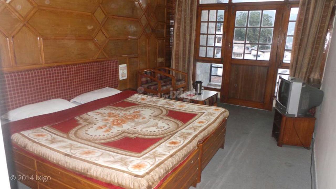 Hotel Radhe Continental Найнітал Екстер'єр фото